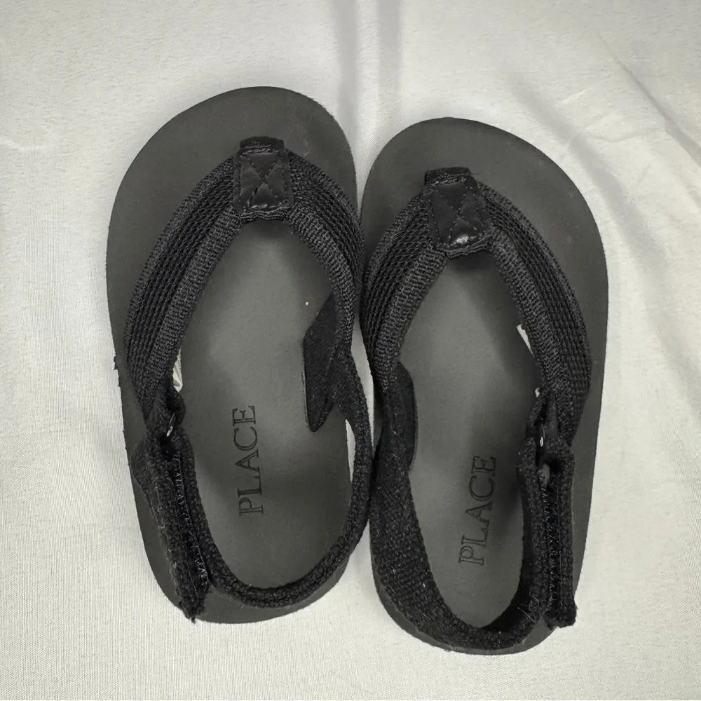 Toddler faux leather sandals size 6/7